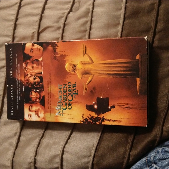 6/$15 Midnight in the Garden of Good and Evil - Picture 4 of 4